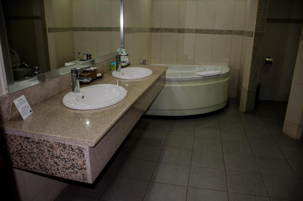 Hotel Milenio Нампула Экстерьер фото